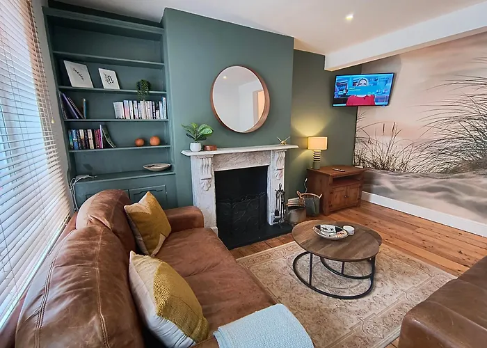 Seabreeze Pet Friendly 3 Bedroom House By The Sea