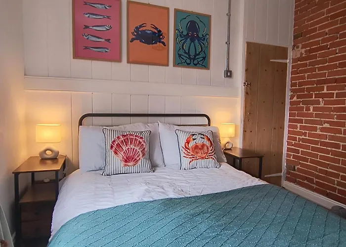 Seabreeze Pet Friendly 3 Bedroom House By The Sea
