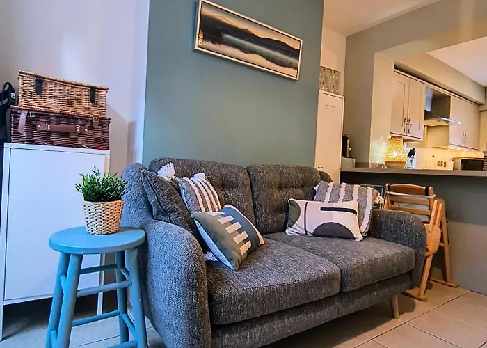 Seabreeze Pet Friendly 3 Bedroom House By The Sea