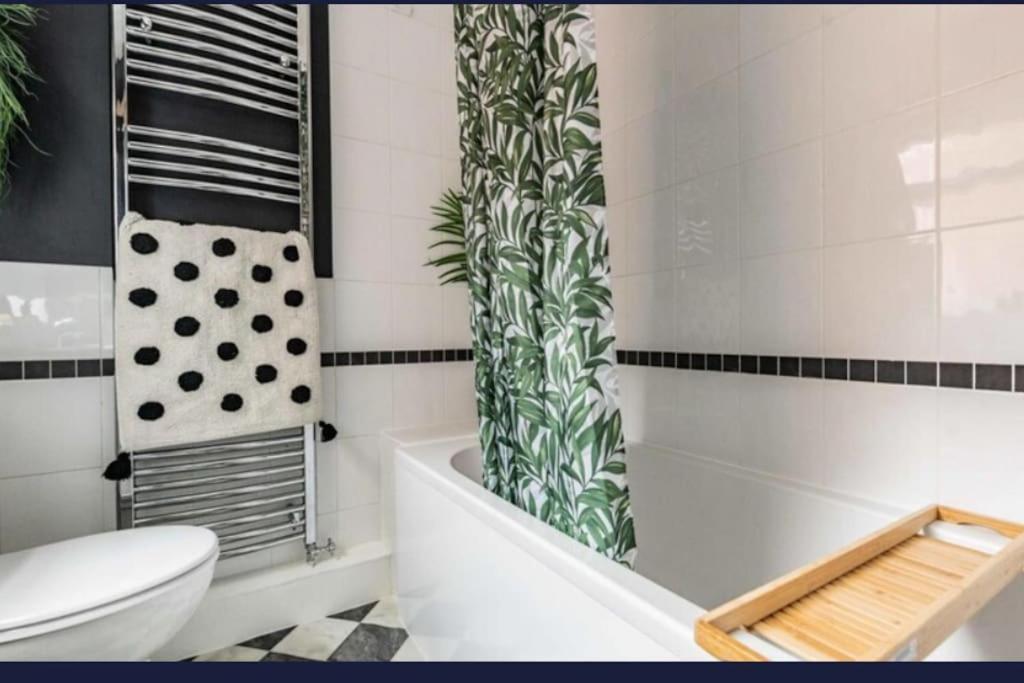 Seabreeze Pet Friendly 3 Bedroom House By The Sea Holiday home Gorleston-On-Sea