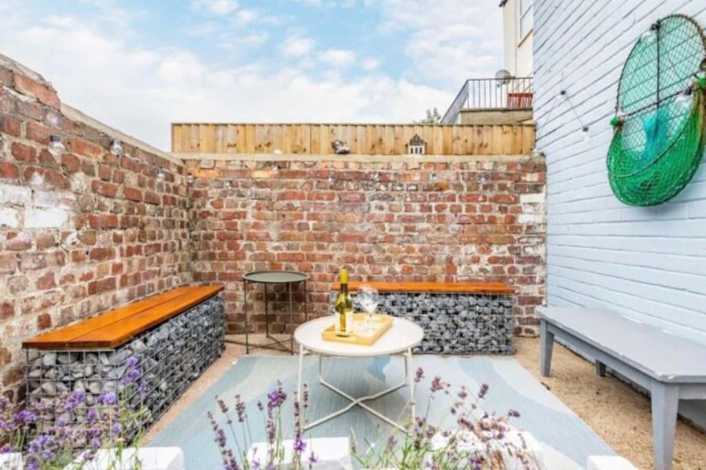 Seabreeze Pet Friendly 3 Bedroom House By The Sea Holiday home *