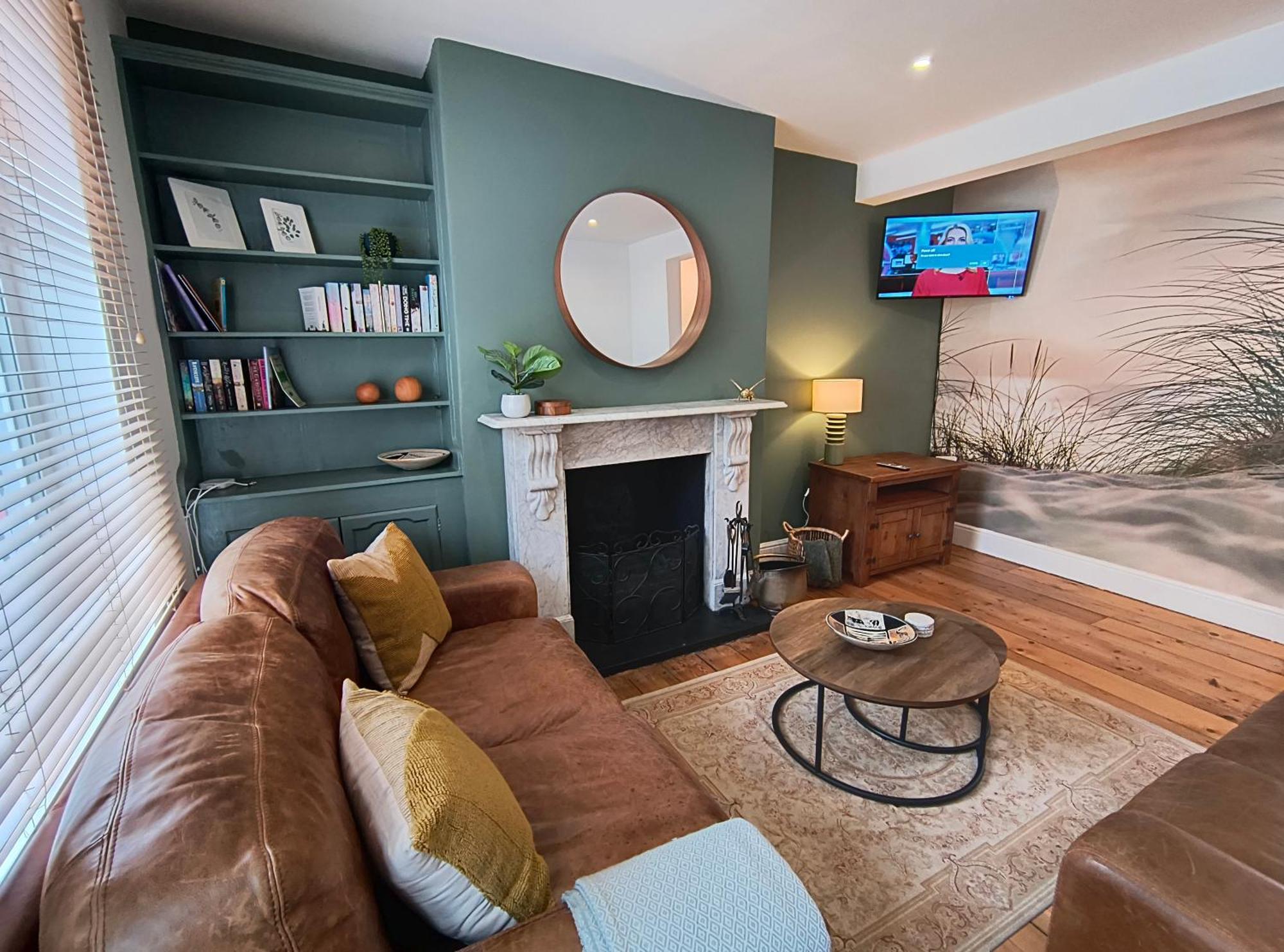 Seabreeze Pet Friendly 3 Bedroom House By The Sea *