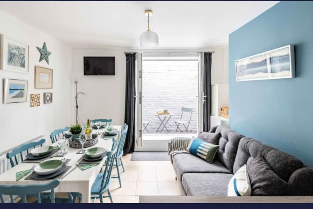 Seabreeze Pet Friendly 3 Bedroom House By The Sea Holiday home