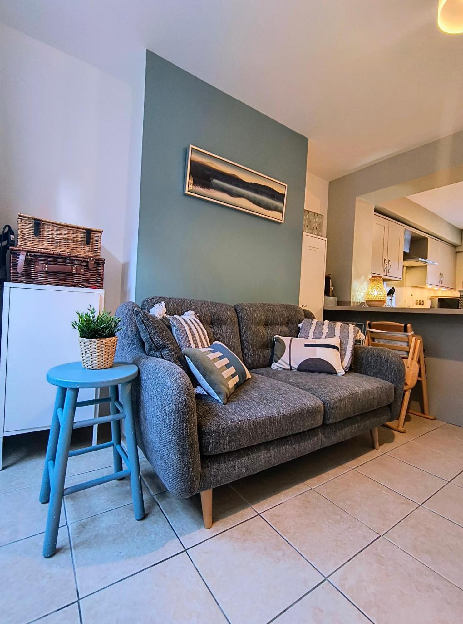 Seabreeze Pet Friendly 3 Bedroom House By The Sea *